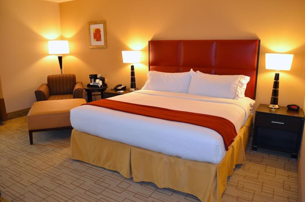 Holiday Inn Express & Suites - Smithfield/Selma By Ihg Exterior photo