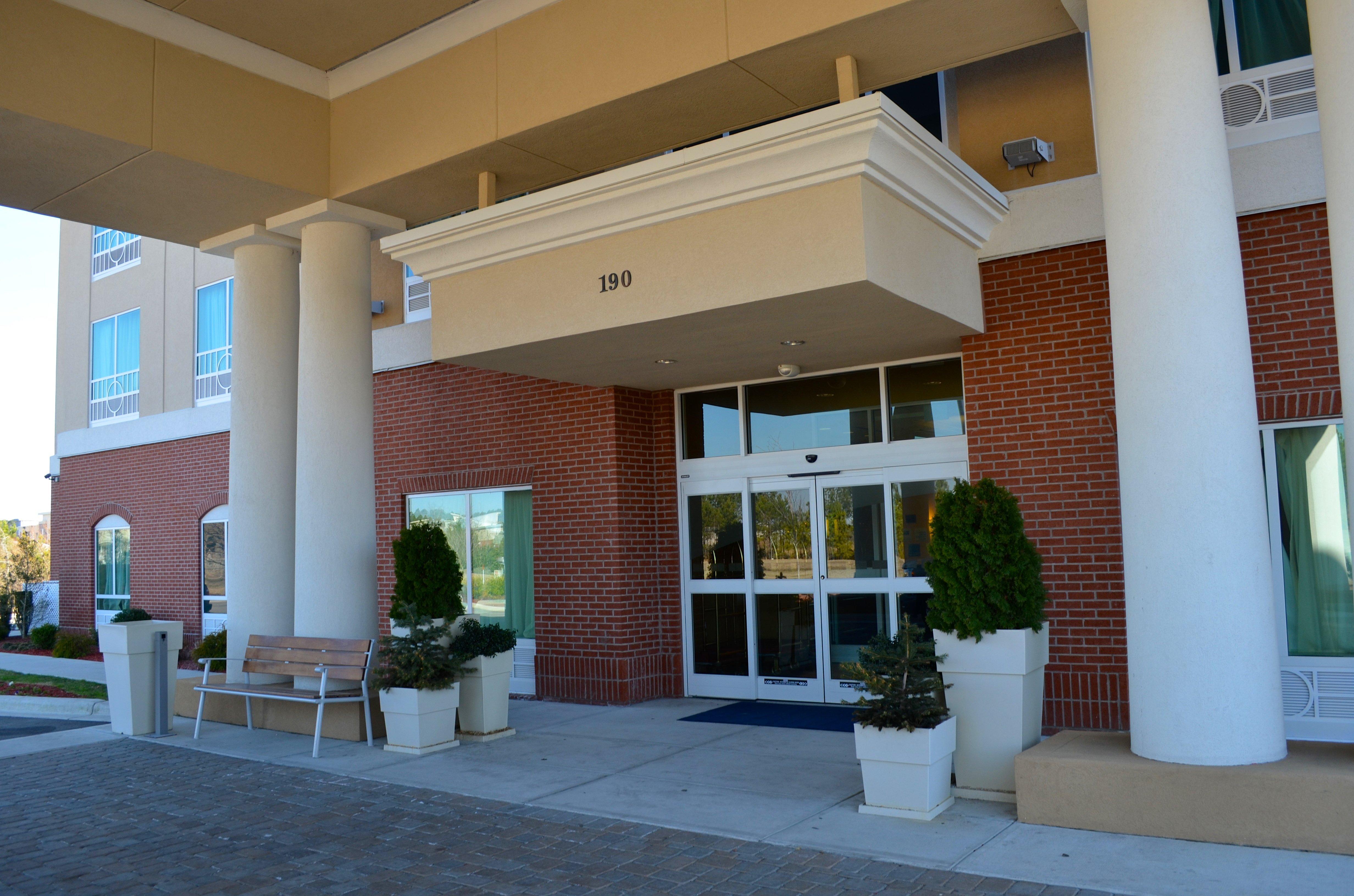 Holiday Inn Express & Suites - Smithfield/Selma By Ihg Exterior photo