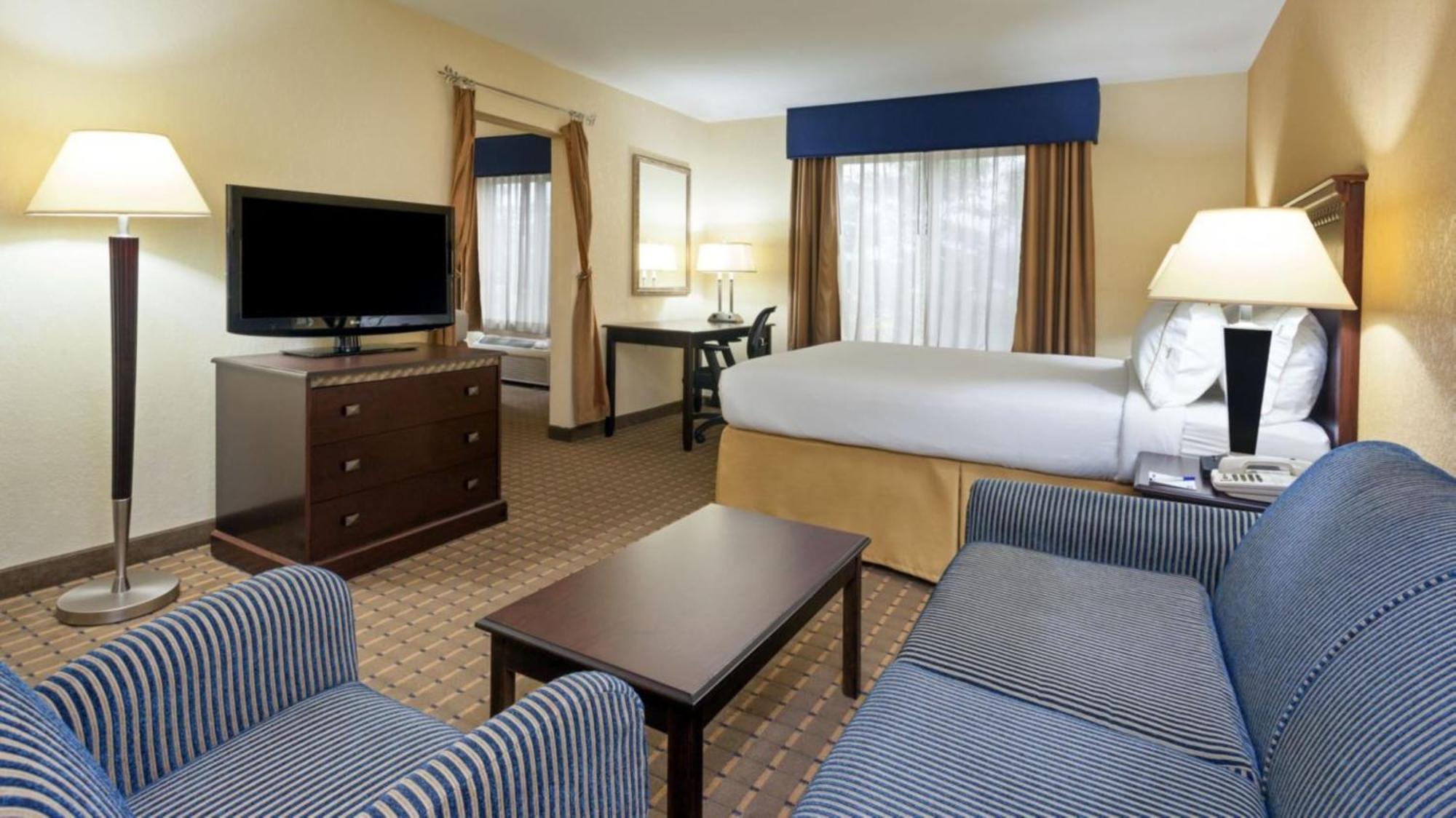 Holiday Inn Express & Suites - Smithfield/Selma By Ihg Exterior photo