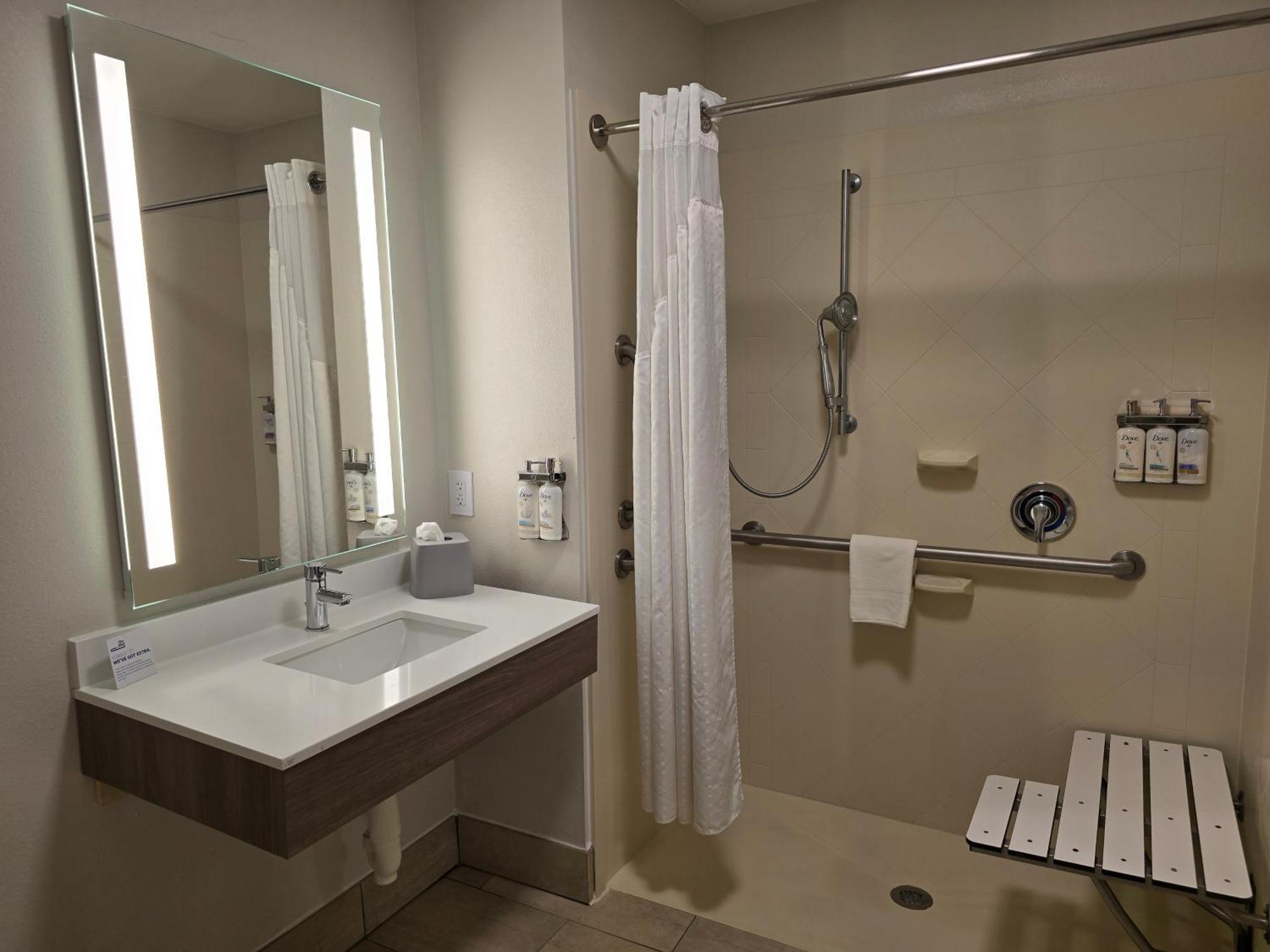 Holiday Inn Express & Suites - Smithfield/Selma By Ihg Exterior photo