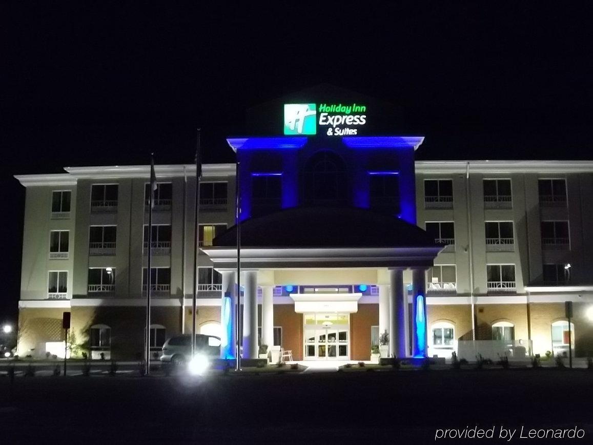 Holiday Inn Express & Suites - Smithfield/Selma By Ihg Exterior photo