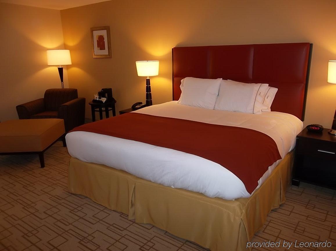 Holiday Inn Express & Suites - Smithfield/Selma By Ihg Room photo