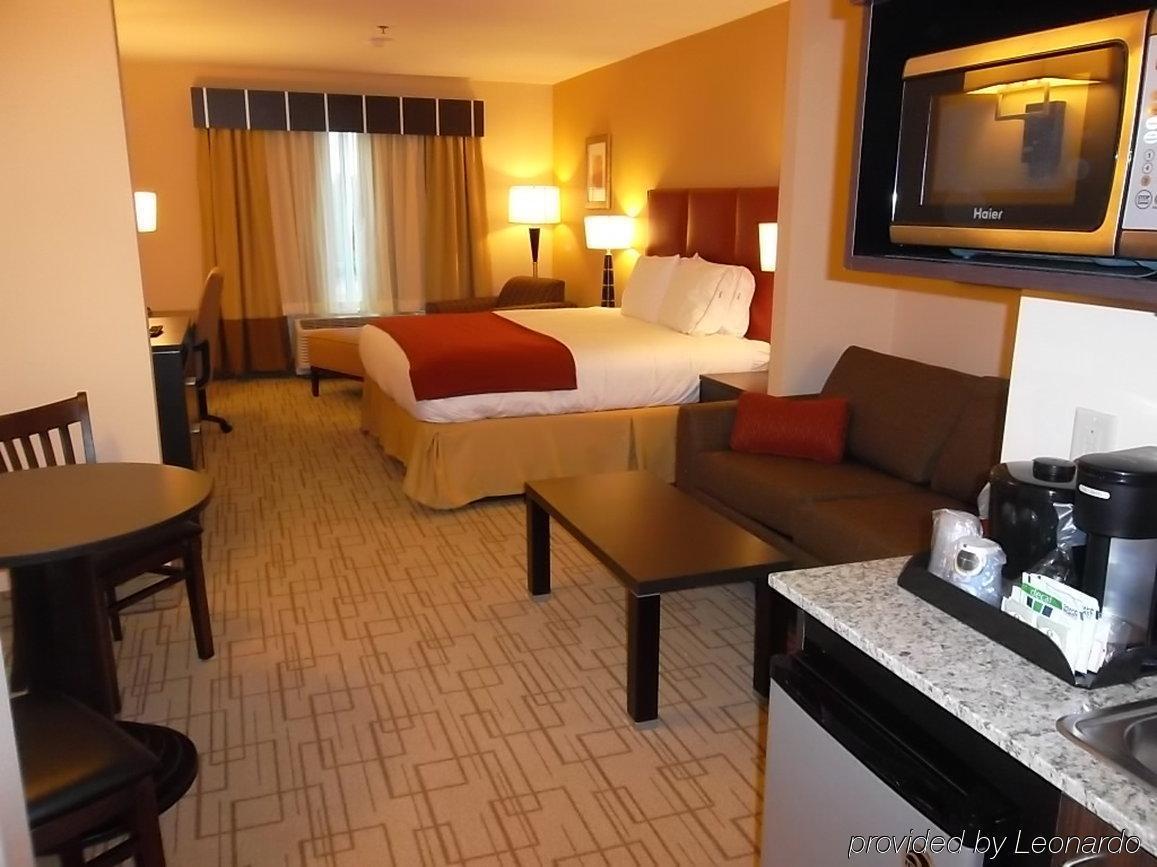 Holiday Inn Express & Suites - Smithfield/Selma By Ihg Room photo